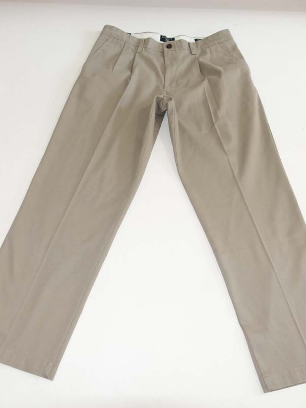 Dockers Men's Easy Pleated Khaki Pants 33 x 30 Beige Classic Fit Pleated Front